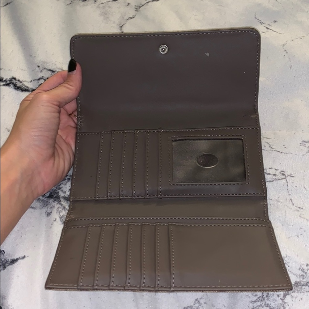 Guess Wallet - Picture 2 of 3